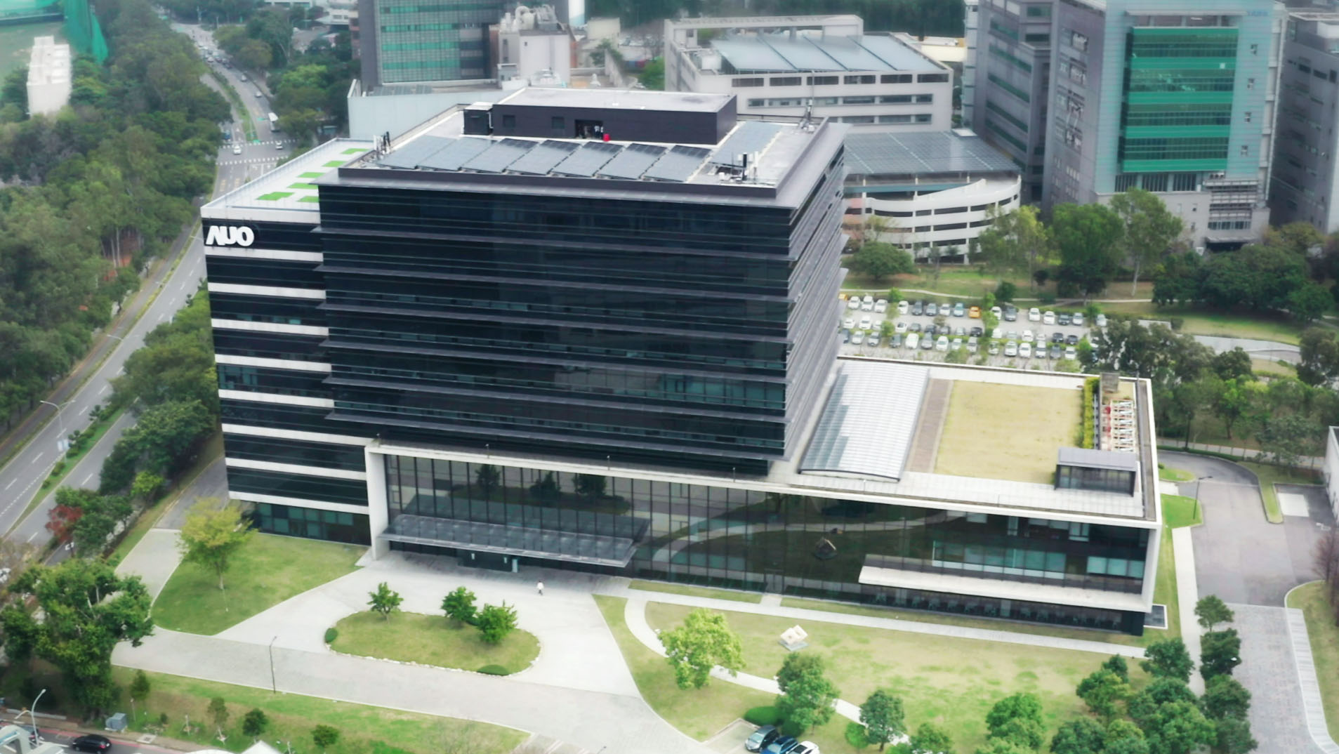 AUO actively practices sustainability and announced that its headquarters building, the AUO Global Research Center (GRC), has passed the ISO 14068-1:2023 carbon neutrality management verification. The Company has also pledged to achieve the same goal at all of its office locations in Taiwan by 2030.