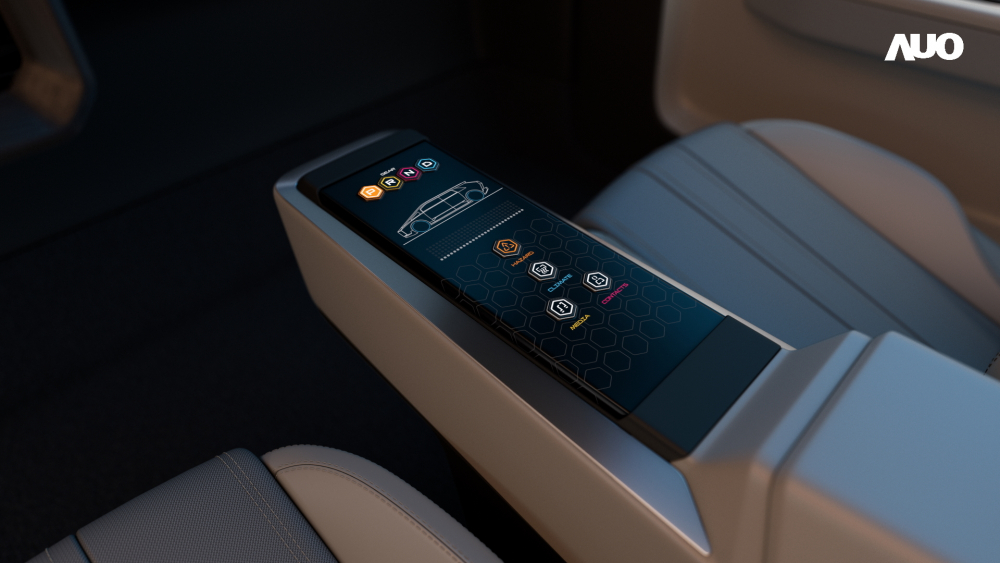友達以人性化設計打造多變形態中控顯示(Morphing Center Control)，不使用時僅平面顯示資訊，進行操作時，顯示器則會動態隆起，轉變成3D實體按鈕，並有觸覺回饋，展示人機互動新體驗