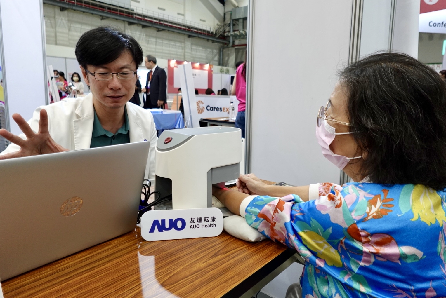 友達耘康攜手中醫師公會 於國際照顧博覽會展示智慧中醫數位化檢測